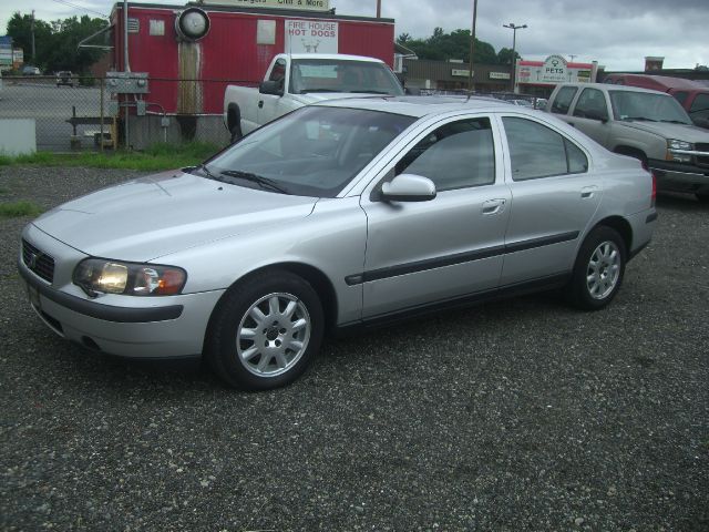 2002 Volvo S60 2.5i Sedan 4D