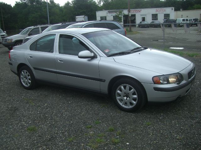 2002 Volvo S60 2.5i Sedan 4D