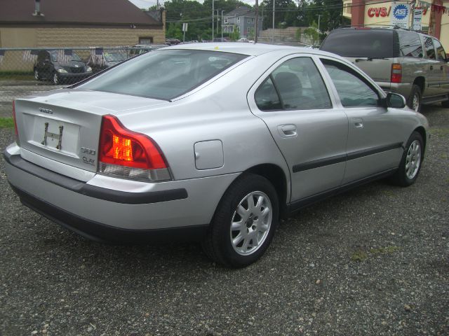 2002 Volvo S60 2.5i Sedan 4D
