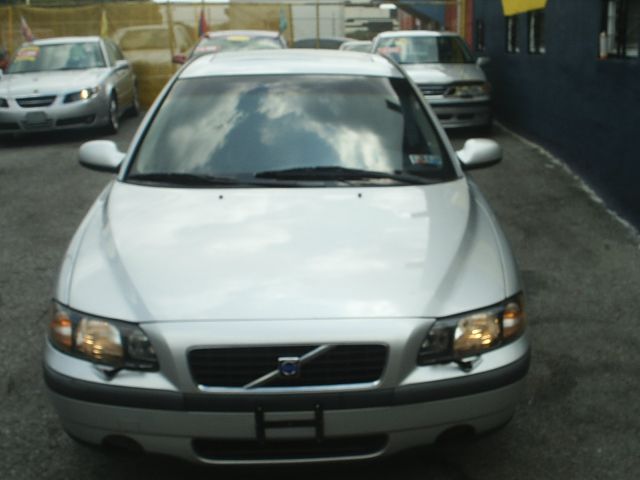 2002 Volvo S60 2.5i Sedan 4D