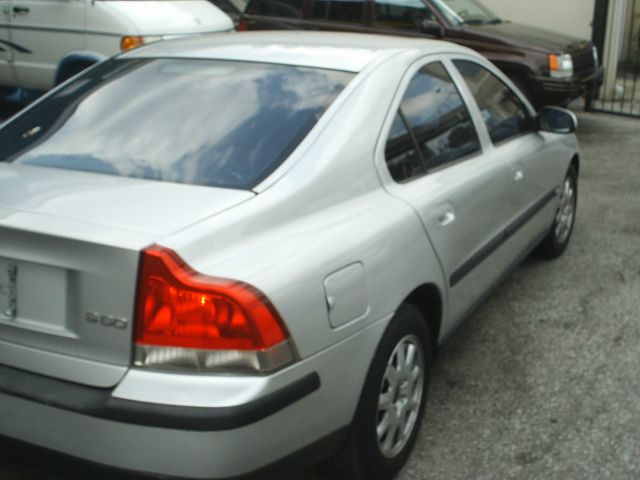 2002 Volvo S60 2.5i Sedan 4D