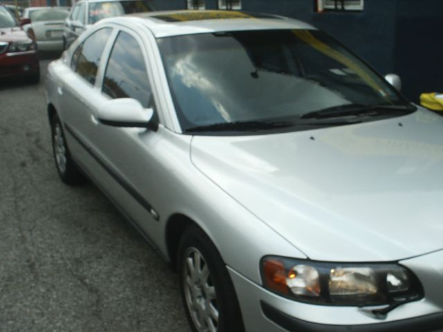 2002 Volvo S60 2.5i Sedan 4D