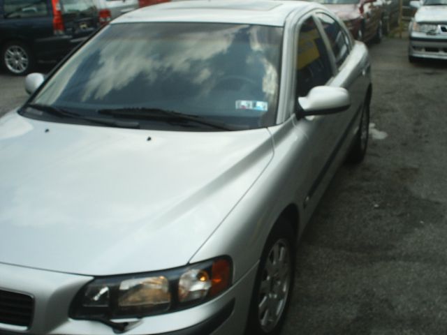 2002 Volvo S60 2.5i Sedan 4D