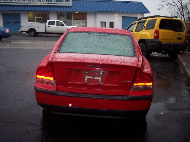 2002 Volvo S60 2.5i Sedan 4D