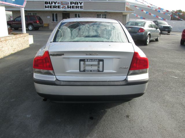 2002 Volvo S60 2.5i Sedan 4D