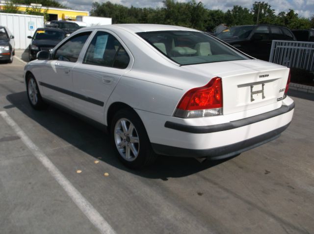 2002 Volvo S60 2.5i Sedan 4D