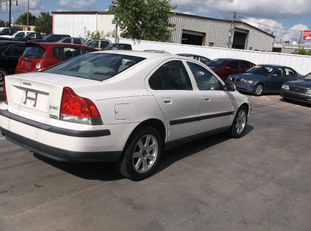 2002 Volvo S60 2.5i Sedan 4D