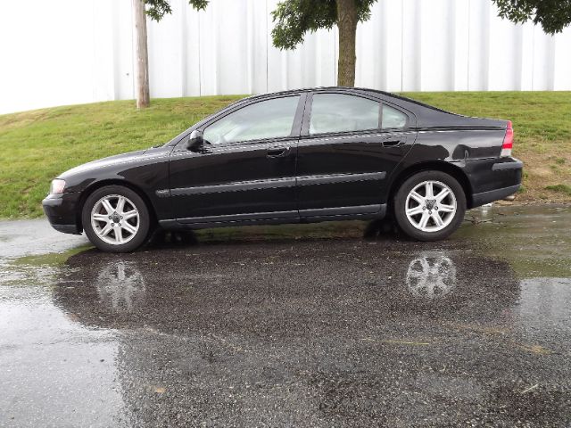 2002 Volvo S60 2.5i Sedan 4D