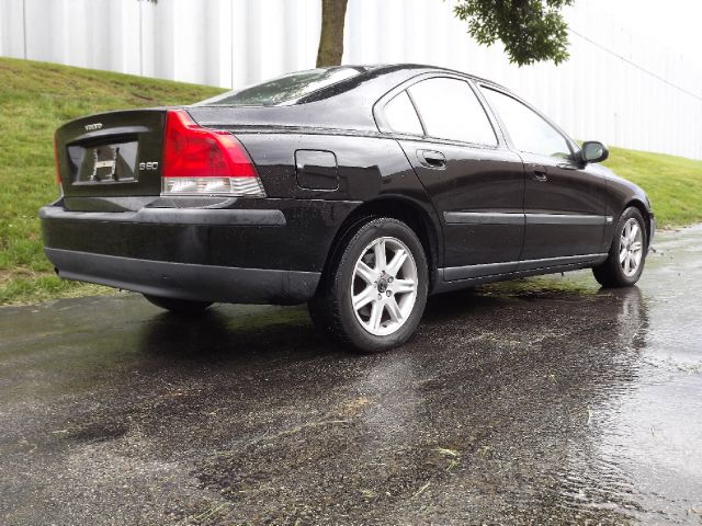 2002 Volvo S60 2.5i Sedan 4D