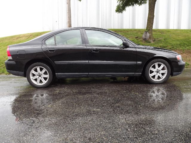 2002 Volvo S60 2.5i Sedan 4D