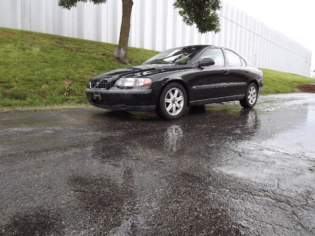 2002 Volvo S60 2.5i Sedan 4D