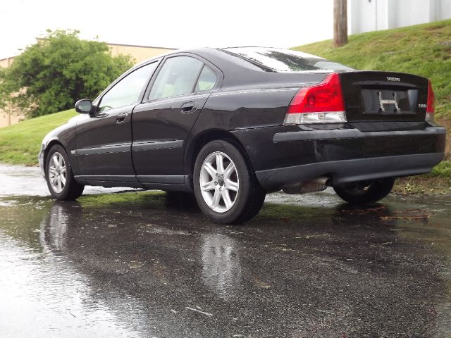 2002 Volvo S60 2.5i Sedan 4D