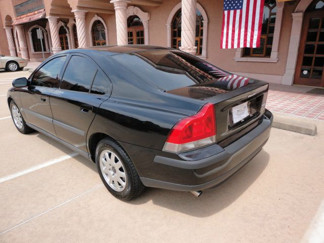 2002 Volvo S60 2.5i Sedan 4D