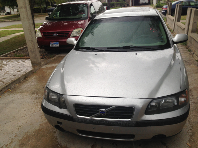 2002 Volvo S60 2.5i Sedan 4D