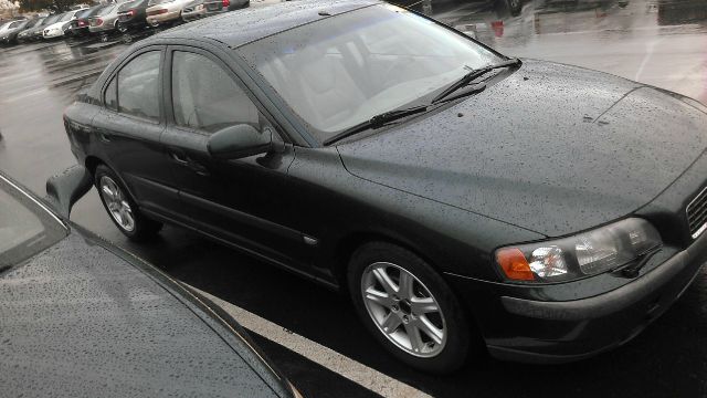 2002 Volvo S60 2.5i Sedan 4D
