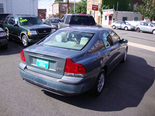 2002 Volvo S60 2.5i Sedan 4D