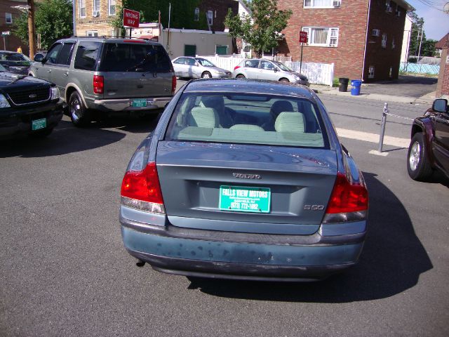 2002 Volvo S60 2.5i Sedan 4D