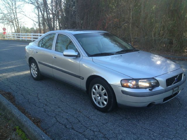 2002 Volvo S60 2.5i Sedan 4D