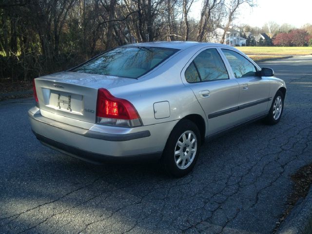 2002 Volvo S60 2.5i Sedan 4D