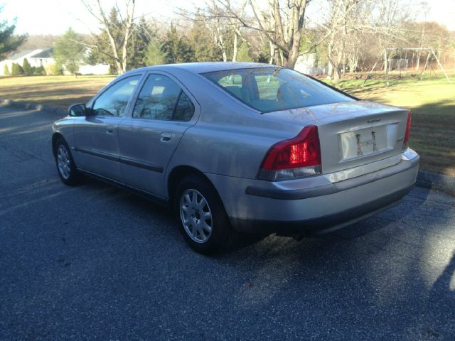 2002 Volvo S60 2.5i Sedan 4D