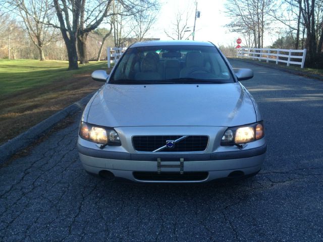 2002 Volvo S60 2.5i Sedan 4D