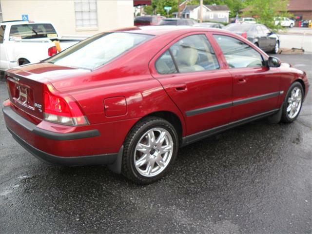 2003 Volvo S60 2dr Reg Cab 140.5 4WD Laramie