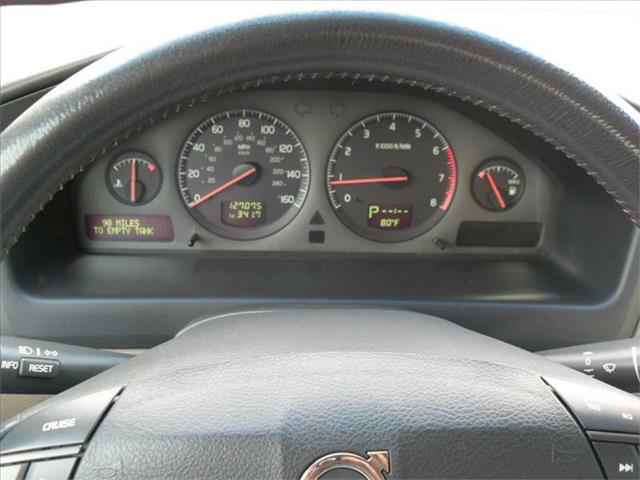 2003 Volvo S60 2dr Reg Cab 140.5 4WD Laramie