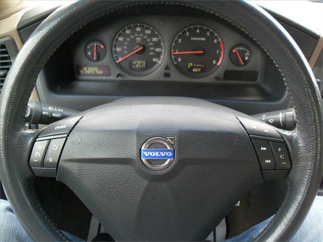 2003 Volvo S60 2dr Reg Cab 140.5 4WD Laramie