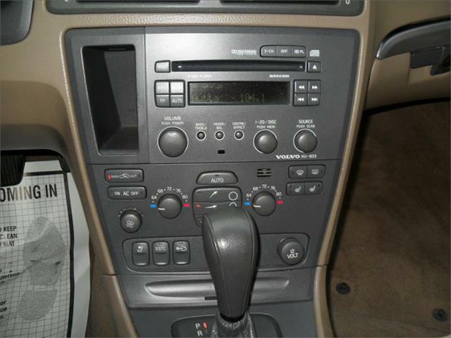 2003 Volvo S60 2dr Reg Cab 140.5 4WD Laramie