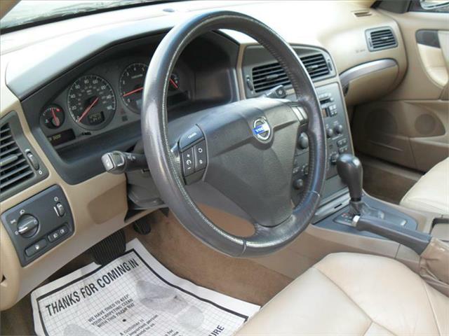 2003 Volvo S60 2dr Reg Cab 140.5 4WD Laramie