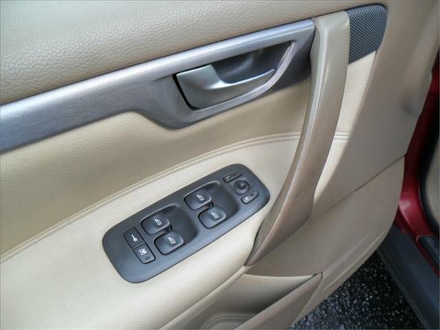 2003 Volvo S60 2dr Reg Cab 140.5 4WD Laramie