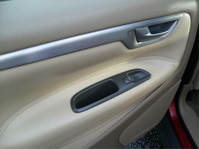 2003 Volvo S60 2dr Reg Cab 140.5 4WD Laramie