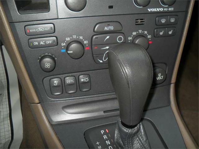 2003 Volvo S60 2dr Reg Cab 140.5 4WD Laramie