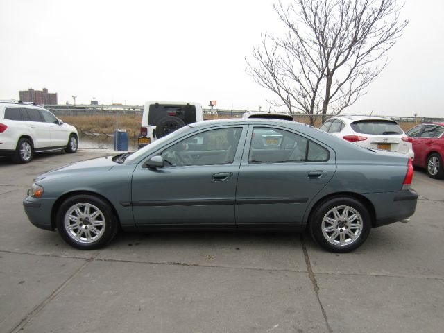 2004 Volvo S60 4WD 4dr Sport