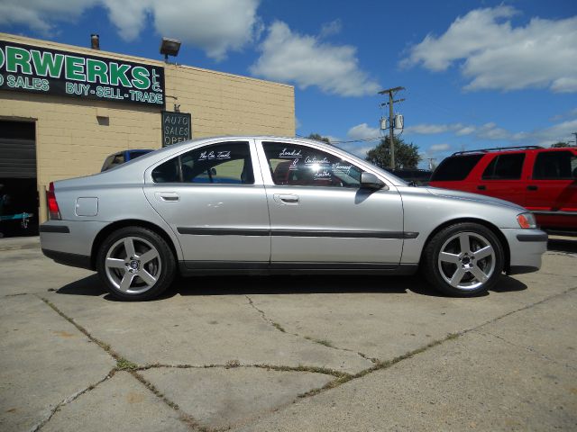 2004 Volvo S60 W/leather