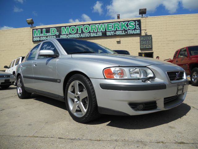 2004 Volvo S60 W/leather