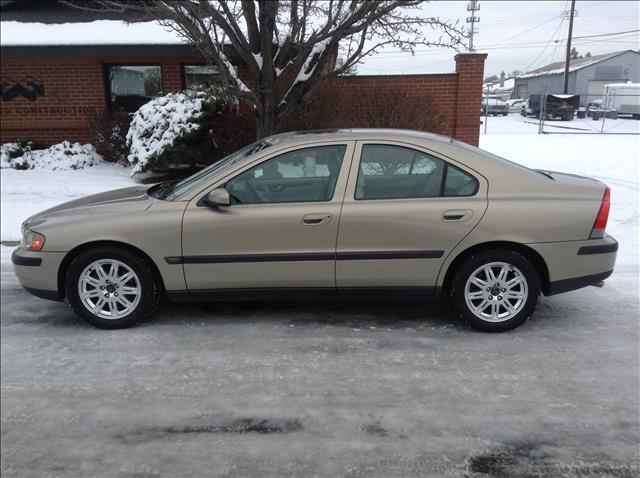 2004 Volvo S60 4WD 4dr Sport