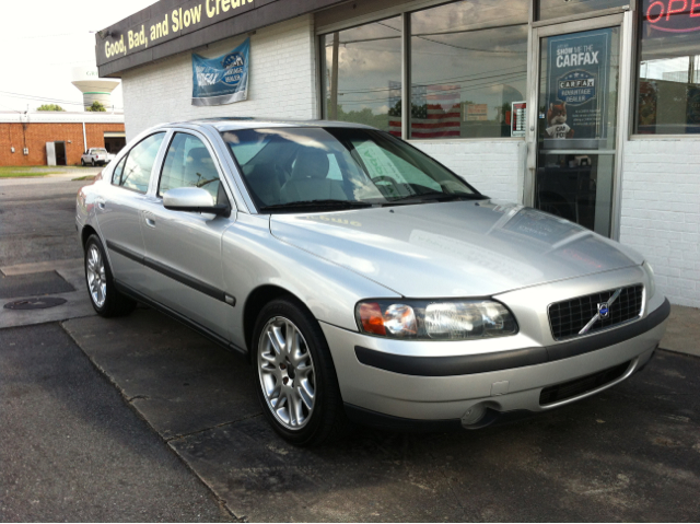 2004 Volvo S60 4WD 4dr Sport
