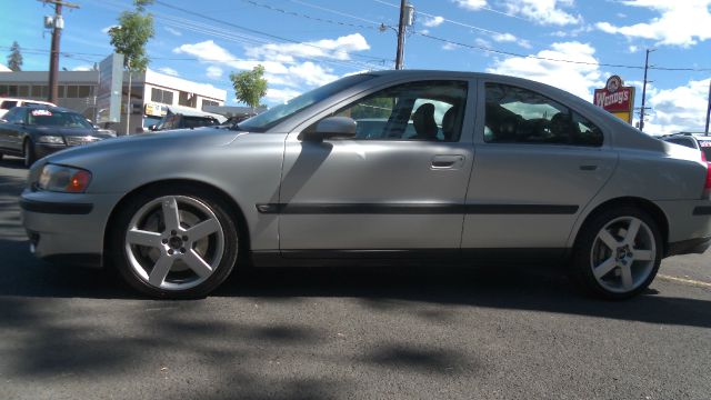 2004 Volvo S60 W/leather