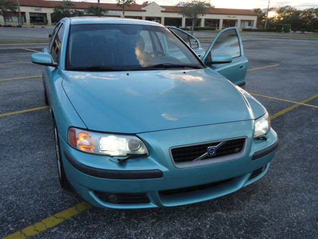 2004 Volvo S60 W/leather