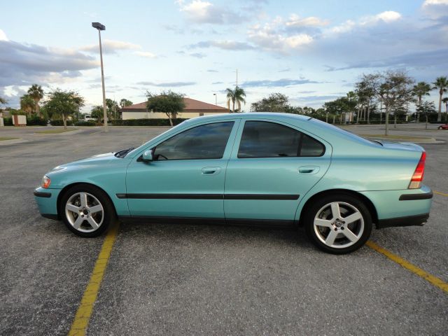 2004 Volvo S60 W/leather