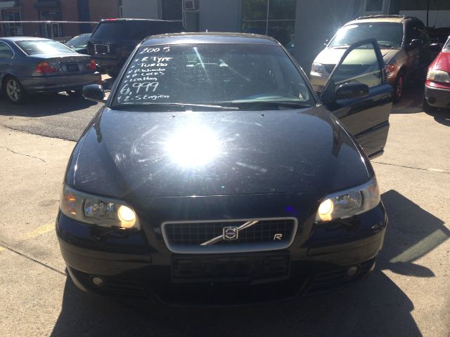 2005 Volvo S60 W/leather