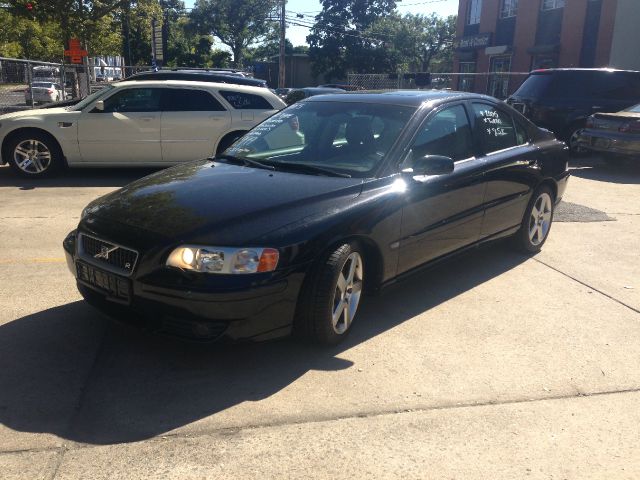 2005 Volvo S60 W/leather