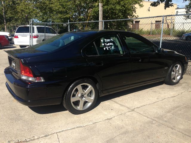 2005 Volvo S60 W/leather