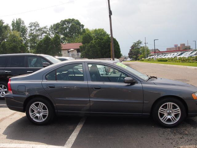 2005 Volvo S60 4WD 4dr Sport