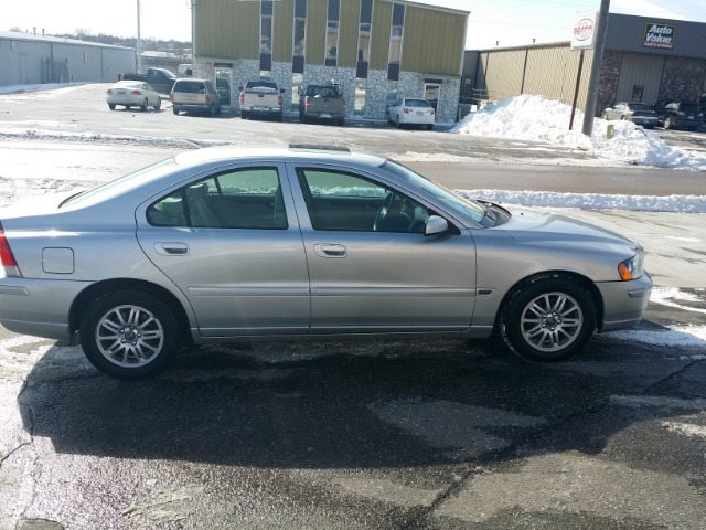 2005 Volvo S60 Base W/technology Package (A5)