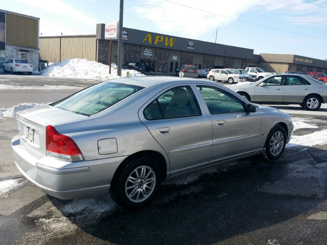 2005 Volvo S60 Base W/technology Package (A5)