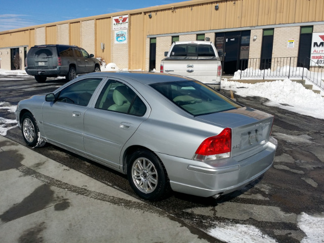 2005 Volvo S60 Base W/technology Package (A5)