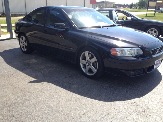 2005 Volvo S60 W/leather