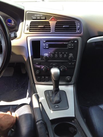 2005 Volvo S60 W/leather